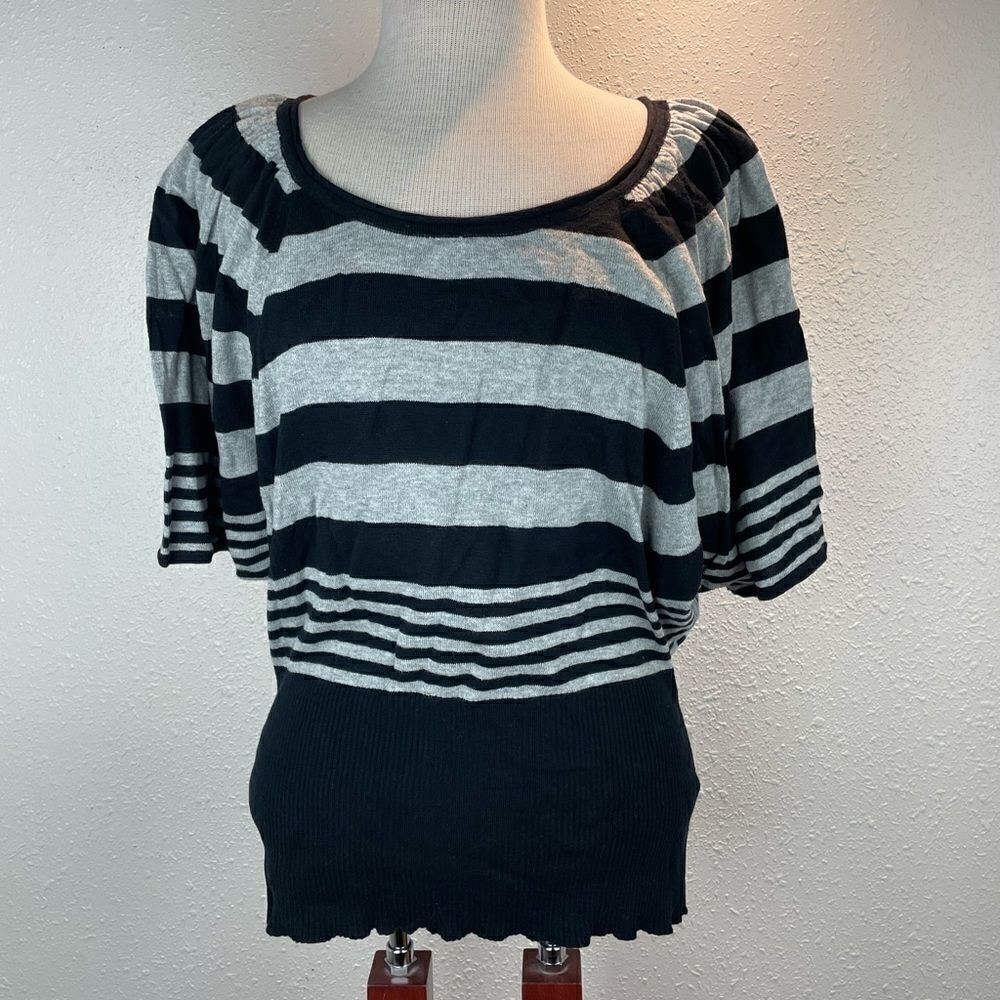 NWT JW STYLE Womens Black and Gray Stripped Top with Poncho Style Sleeves Size S